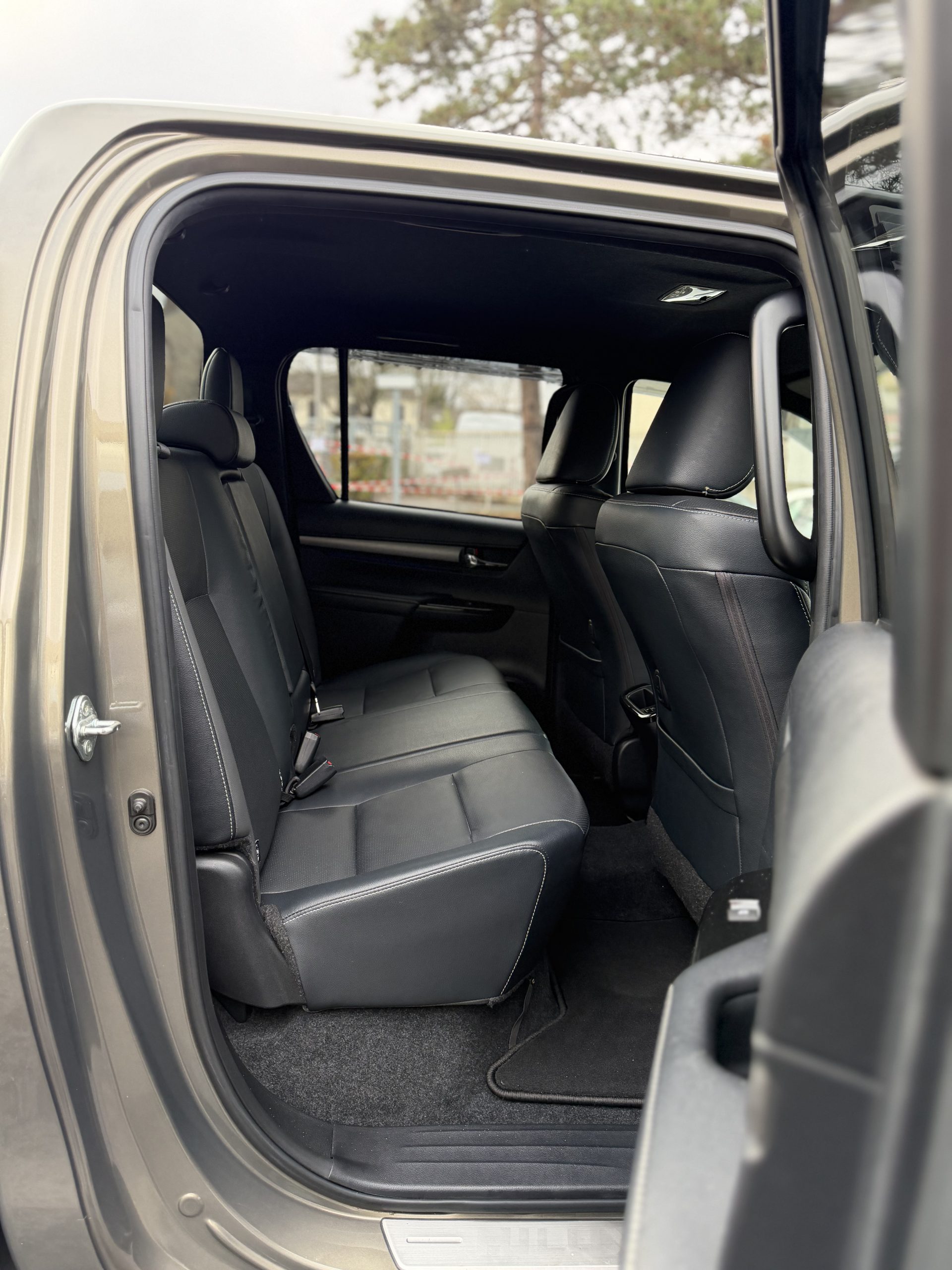 Toyota Hilux double cab – Image 7