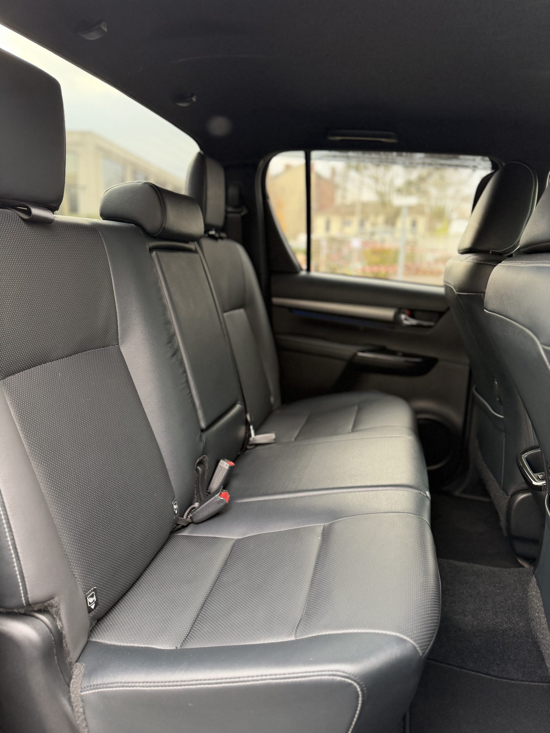 Toyota Hilux double cab – Image 8