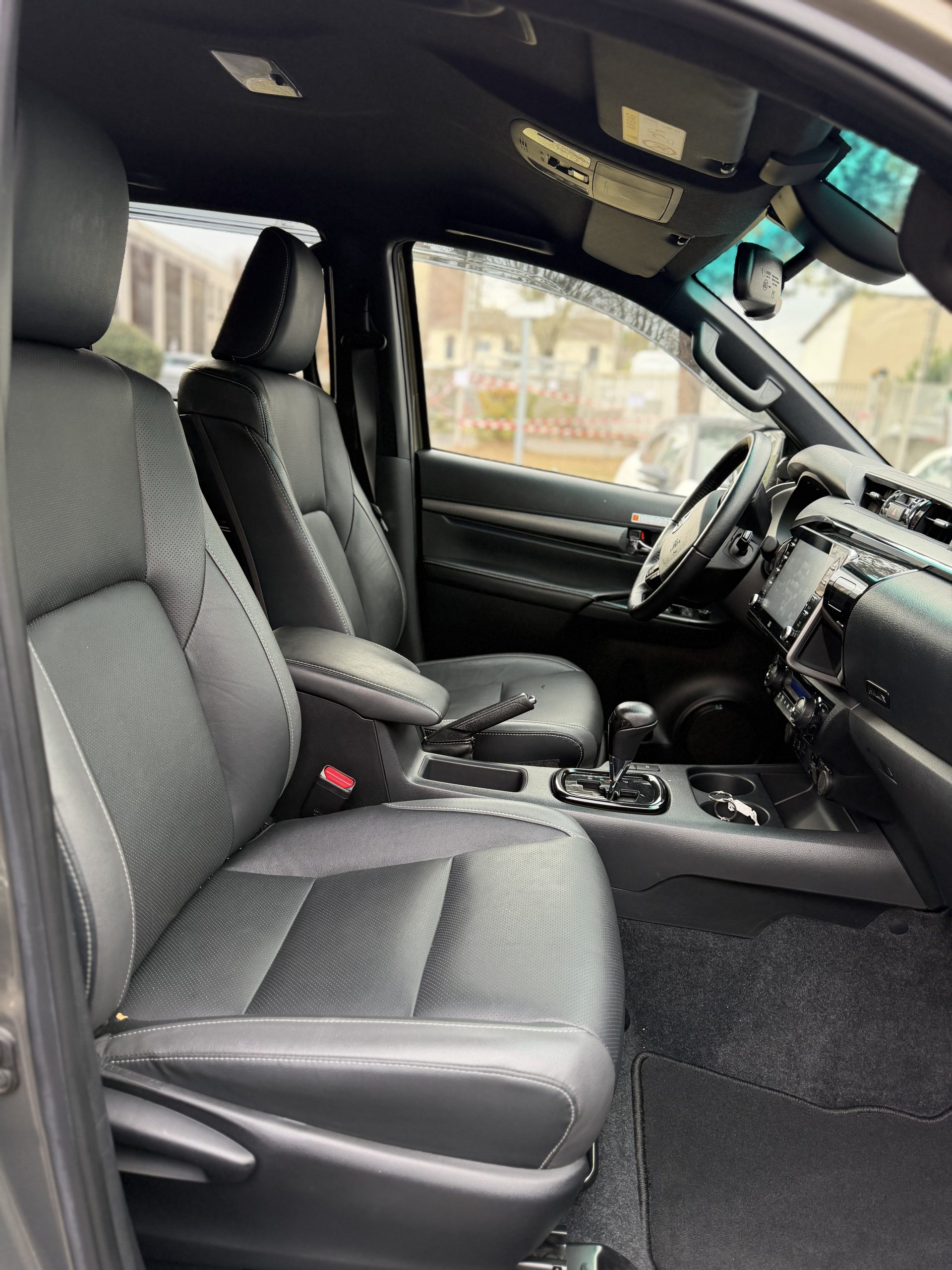 Toyota Hilux double cab – Image 10